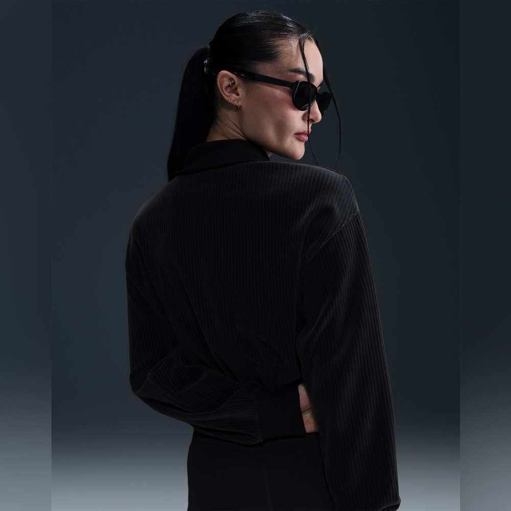 Nike Sportswear Black Velour Cropped 1/4 Zip Long Sleeve Collared Top size Small - Picture 2 of 11